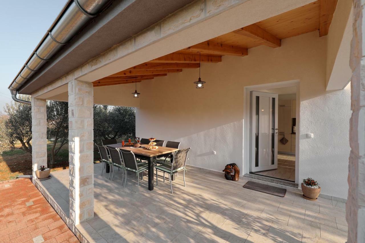 Holiday Home Hrast Debeljak Exteriér fotografie