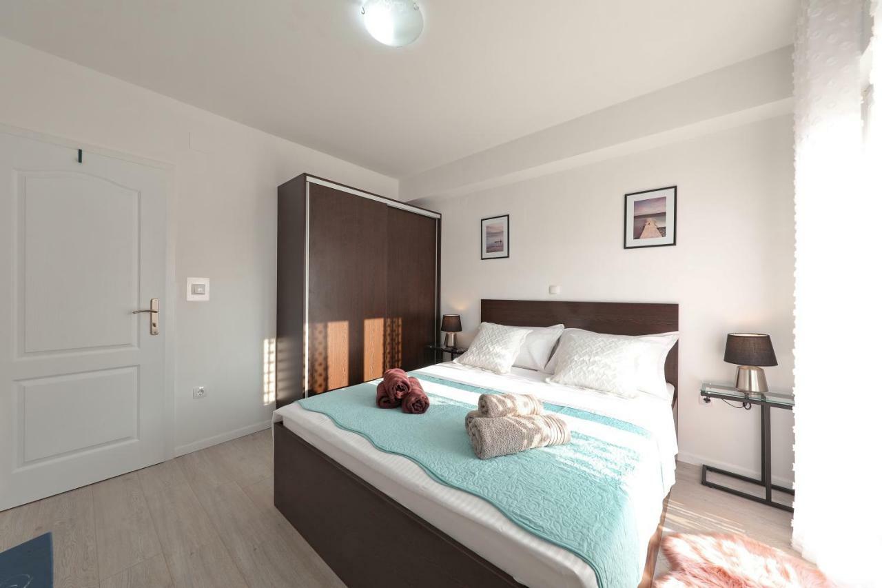 Holiday Home Hrast Debeljak Exteriér fotografie