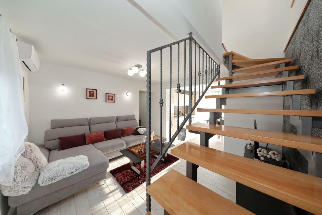 Holiday Home Hrast Debeljak Exteriér fotografie