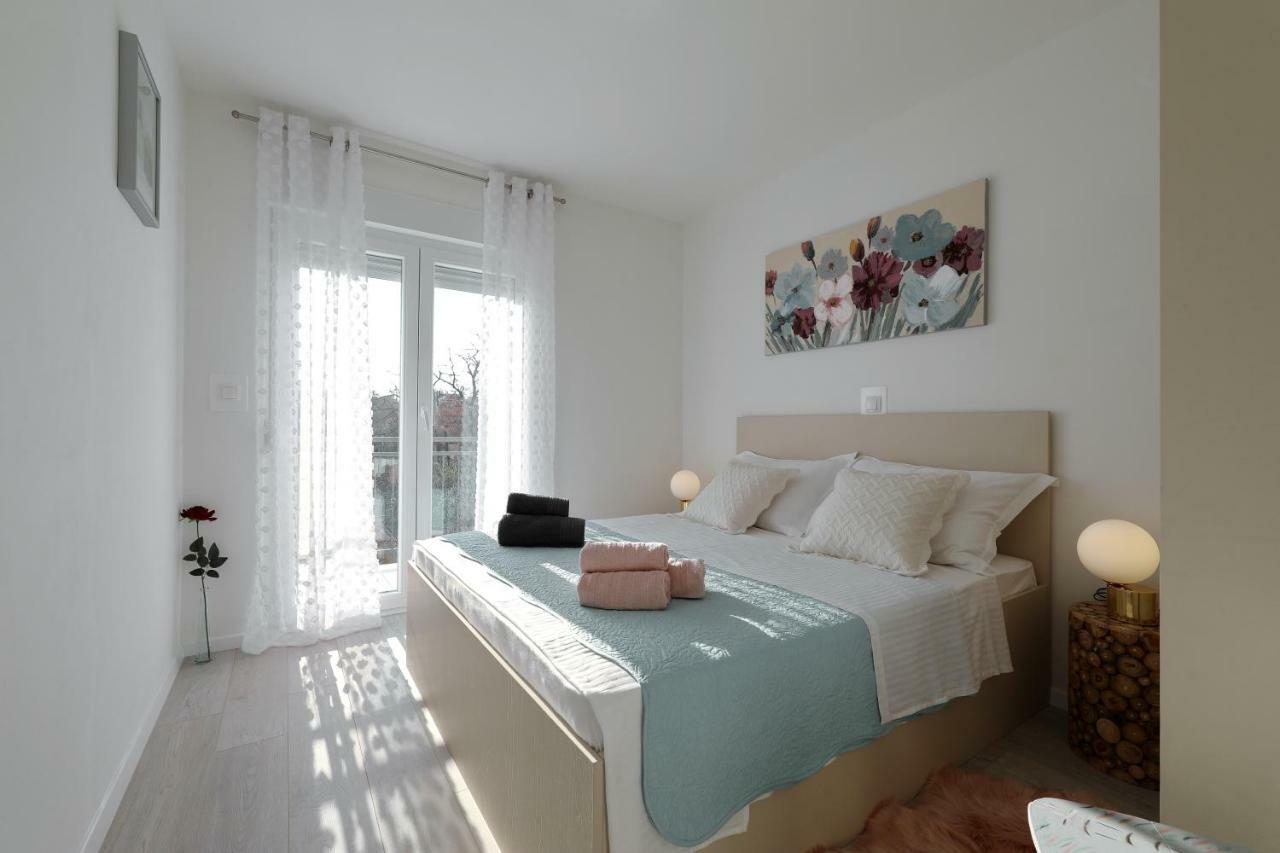 Holiday Home Hrast Debeljak Exteriér fotografie