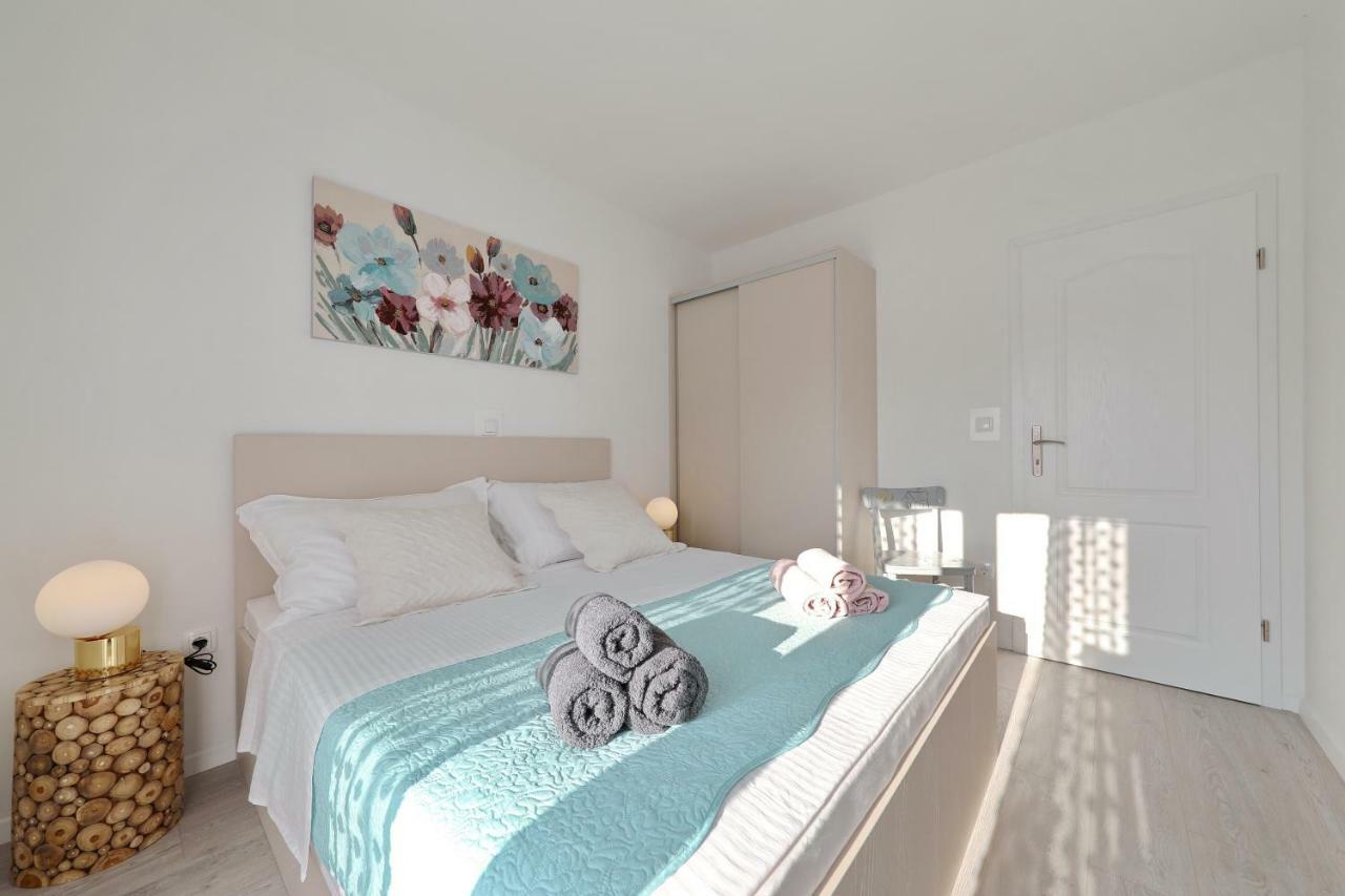 Holiday Home Hrast Debeljak Exteriér fotografie